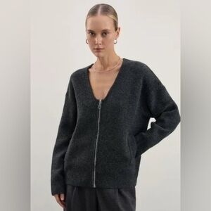 Zara 100% Wool Knit Zippered Cardigan Jacket, size large.